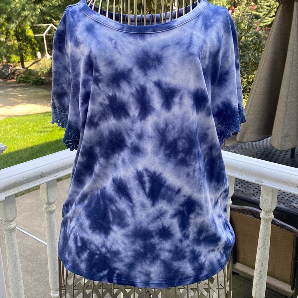 AEO Tie Dye Lace trim Short Sleeve